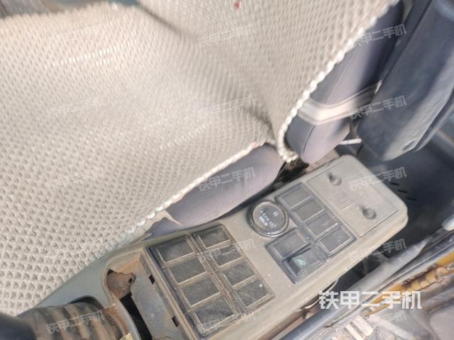 后窗玻璃角標(biāo)（駕駛室部分）