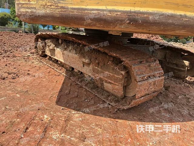 右驅(qū)動輪（行走機構(gòu)）