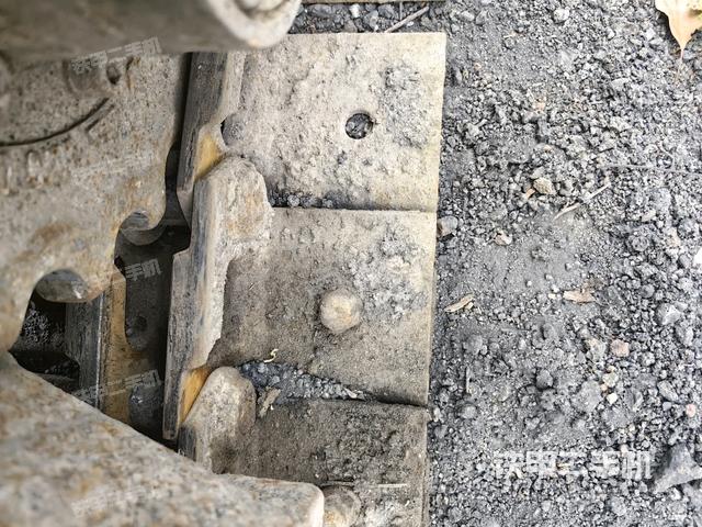 右驅(qū)動輪（行走機構(gòu)）