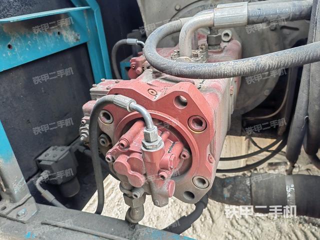 液壓泵艙室正面整體（整機(jī)外觀）