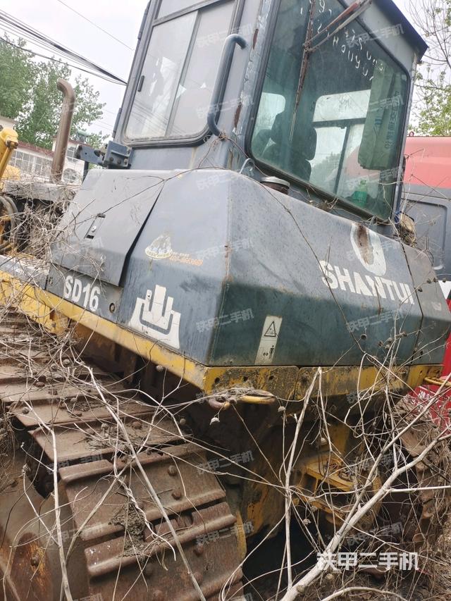 山推SD16标准型推土机的设备实拍-第3张实拍照片