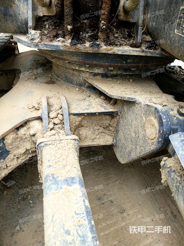 轉盤和下車架正前(工作和回轉裝置) 轉盤和下車架正前(工作和回轉裝置)