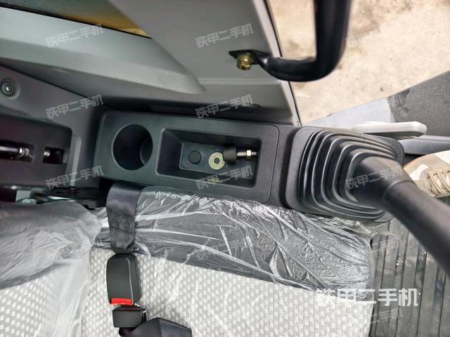 座椅左側(cè)控制臺/音響/含左手柄（駕駛室部分）