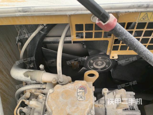 散熱器正面(大件艙室) 散熱器正面(大件艙室)