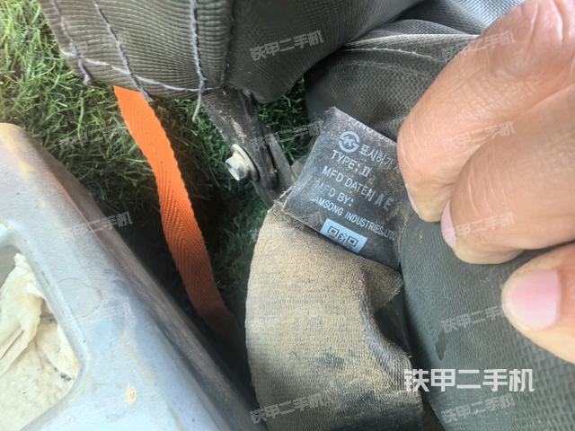 左后方玻璃角標(biāo)(駕駛室部分) 左后方玻璃角標(biāo)(駕駛室部分)