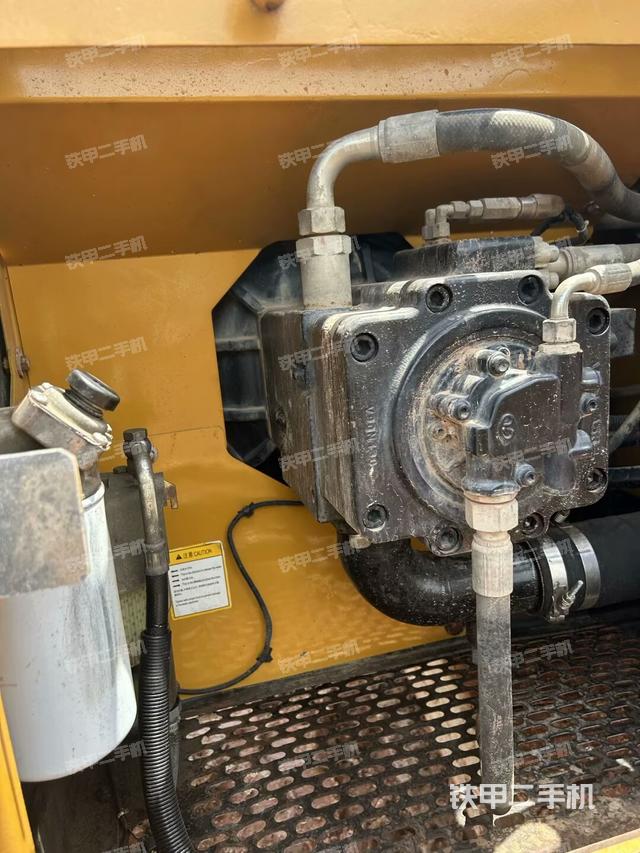 液壓泵斜45?左（大件艙室）