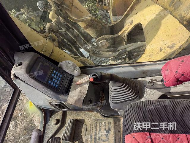 駕駛室整體（整機外觀）