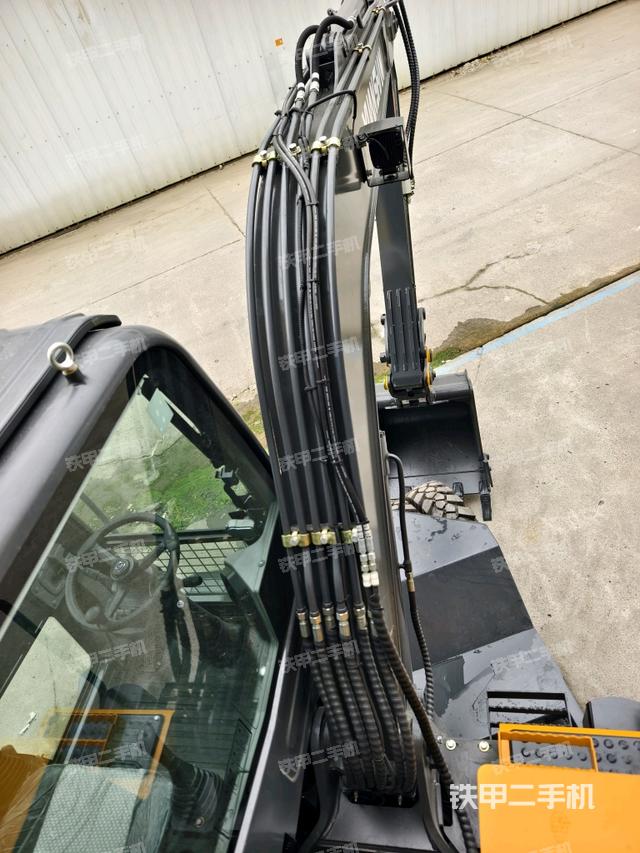 大臂背部俯視（工作和回轉(zhuǎn)裝置）