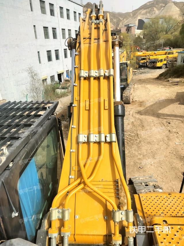 大臂背部俯視（工作和回轉(zhuǎn)裝置）