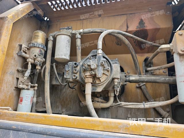 液壓泵艙室正面整體(整機(jī)外觀(guān)) 液壓泵艙室正面整體(整機(jī)外觀(guān))