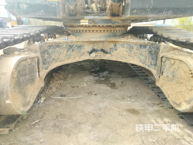 轉(zhuǎn)盤和下車架正前（工作和回轉(zhuǎn)裝置）