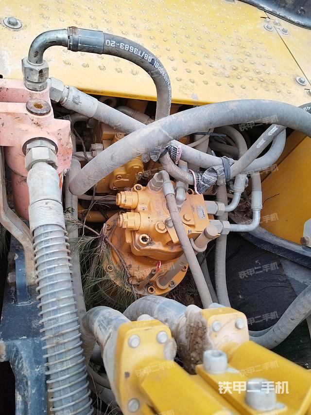 回转马达和主控阀（整机外观）