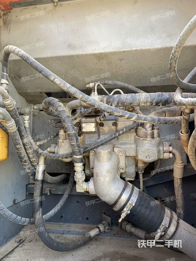 液壓泵艙室正面整體(整機(jī)外觀) 液壓泵艙室正面整體(整機(jī)外觀)