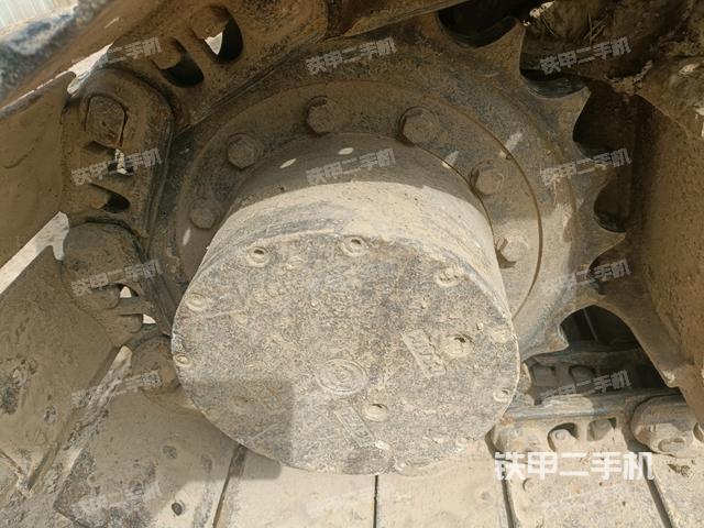 右驅(qū)動輪（行走機構(gòu)）