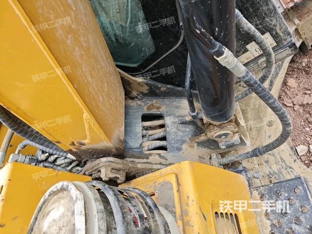 大臂根部?斜（工作和回轉(zhuǎn)裝置）