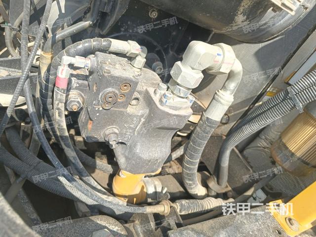 液壓泵艙室正面整體(整機(jī)外觀) 液壓泵艙室正面整體(整機(jī)外觀)