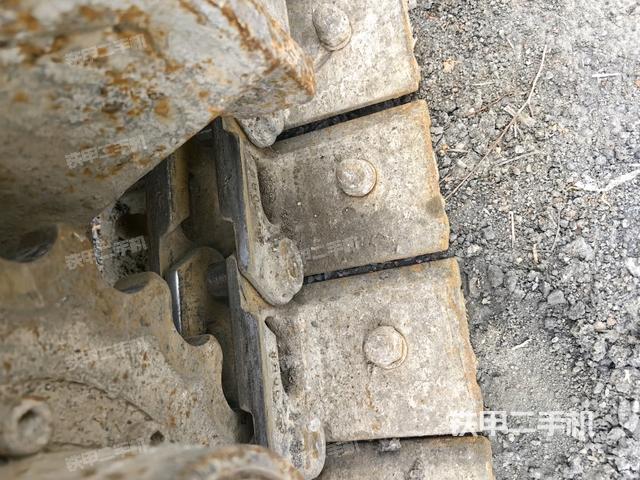 左驅(qū)動輪（行走機構(gòu)）