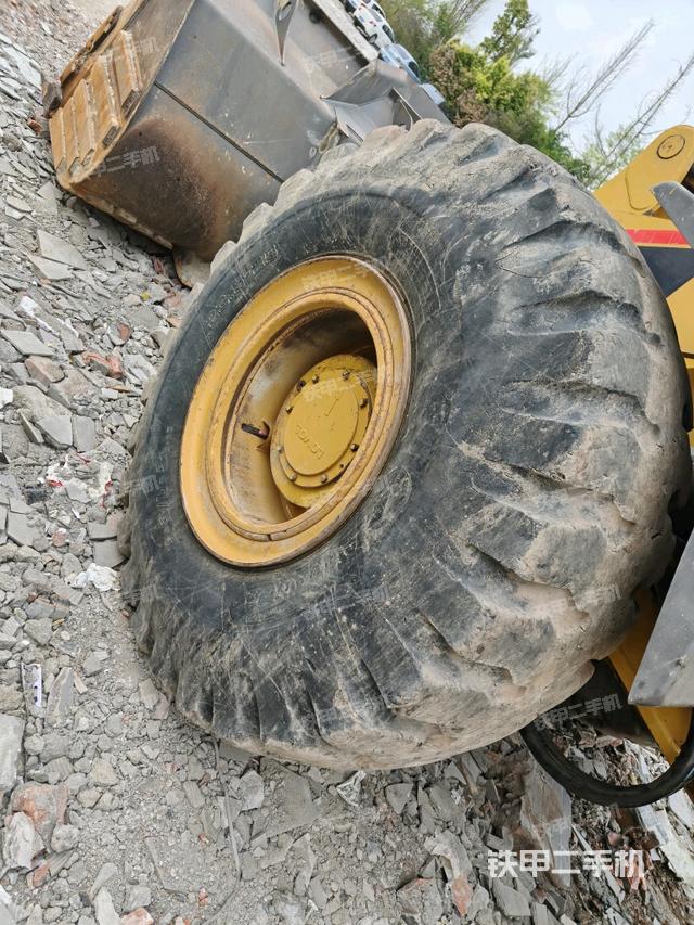 右前輪（行走機(jī)構(gòu)）