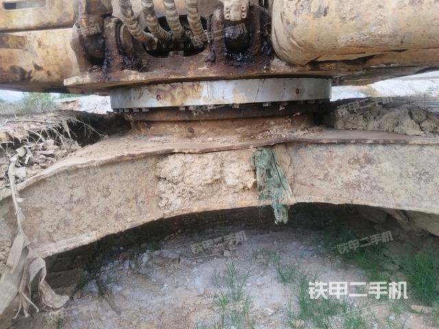 轉盤和下車架正前(工作和回轉裝置) 轉盤和下車架正前(工作和回轉裝置)