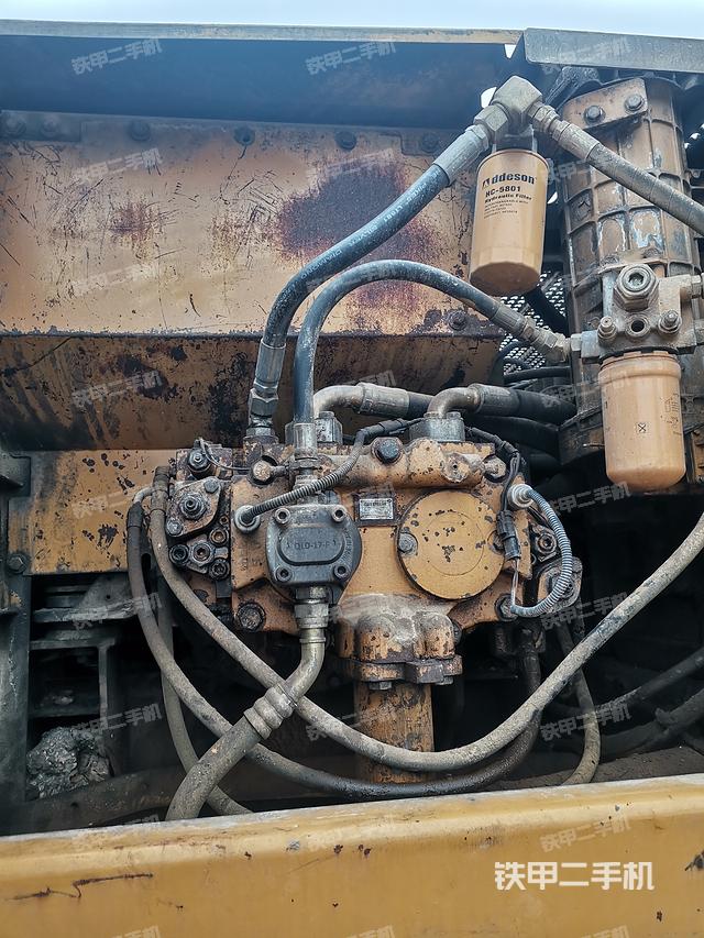 液壓泵艙室正面整體（整機(jī)外觀）