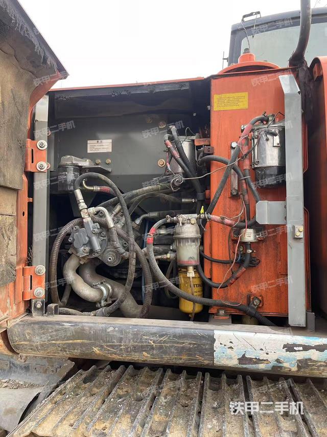 液壓泵艙室正面整體(整機(jī)外觀) 液壓泵艙室正面整體(整機(jī)外觀)