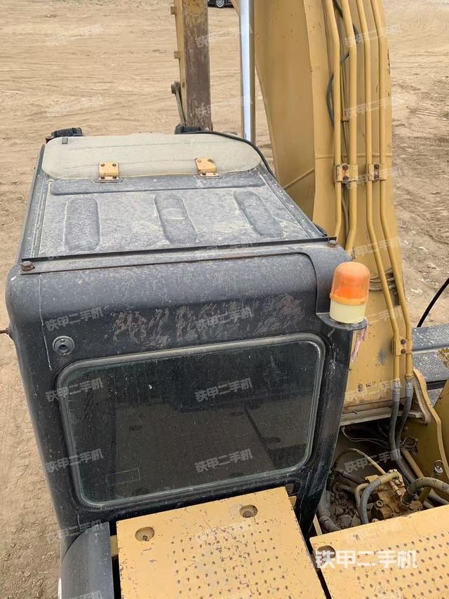 驾驶室顶部（整机外观）