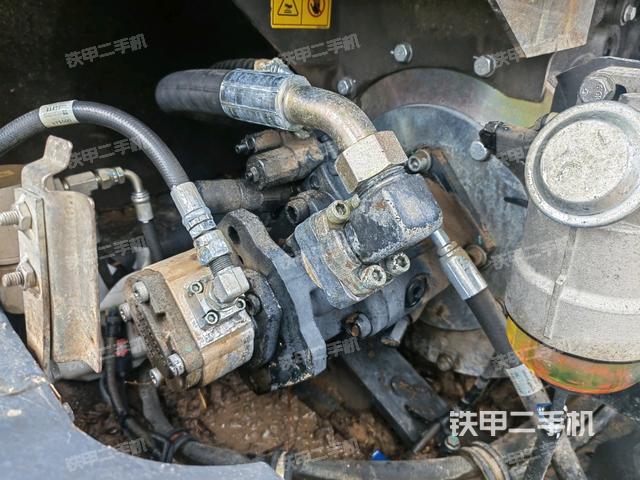 液壓泵艙室正面整體(整機(jī)外觀) 液壓泵艙室正面整體(整機(jī)外觀)