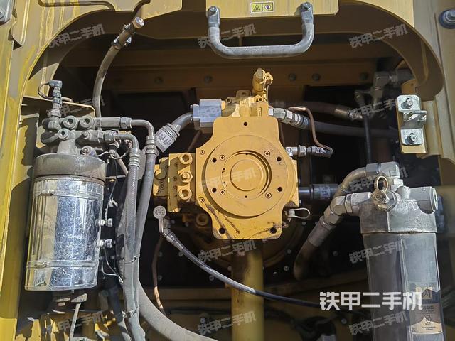 液壓泵艙室正面整體（整機(jī)外觀）