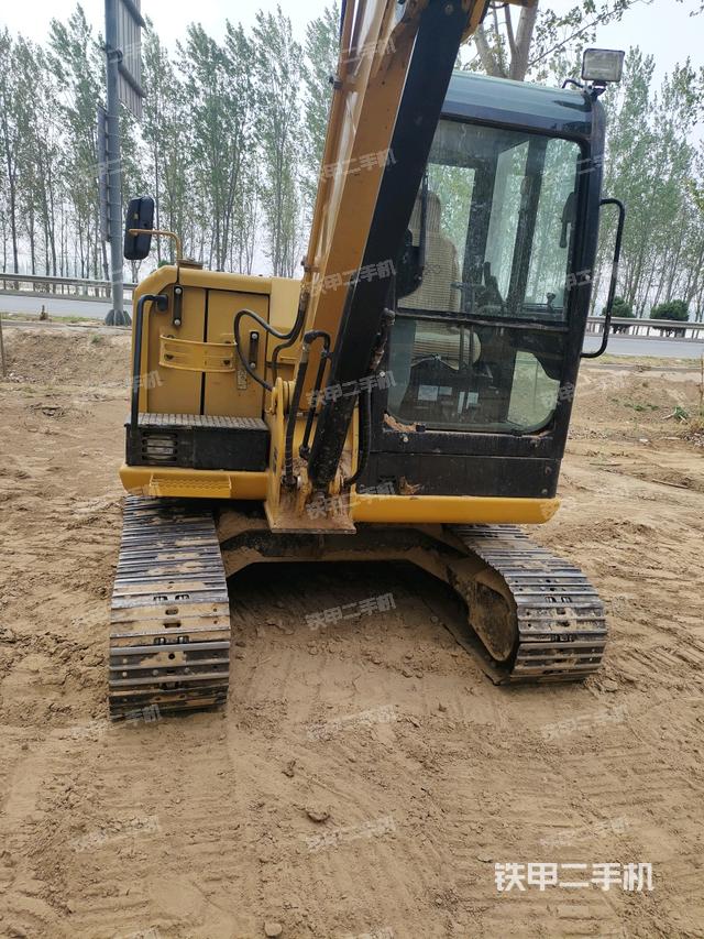 轉(zhuǎn)盤和下車架正前(工作和回轉(zhuǎn)裝置) 轉(zhuǎn)盤和下車架正前(工作和回轉(zhuǎn)裝置)