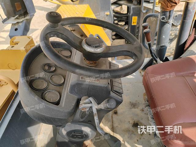 駕駛室操作臺（整機外觀及大件）