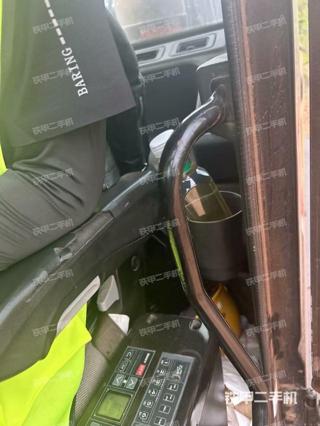 座椅左側(cè)控制臺/音響/含左手柄（駕駛室部分）