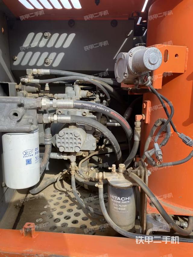 液壓泵艙室正面整體(整機(jī)外觀) 液壓泵艙室正面整體(整機(jī)外觀)
