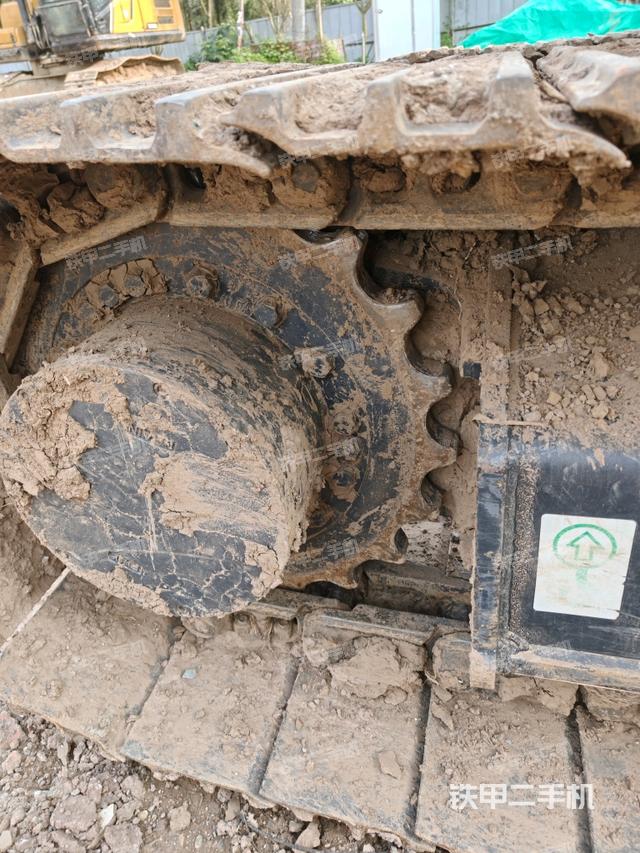 單側(cè)履帶整體(整機外觀) 單側(cè)履帶整體(整機外觀)