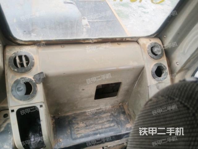 左后方玻璃角標(駕駛室部分) 左后方玻璃角標(駕駛室部分)