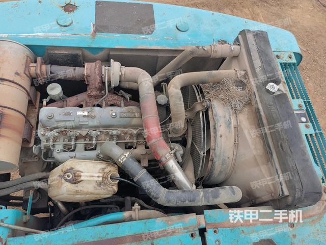 回轉(zhuǎn)馬達(dá)和主控閥（整機(jī)外觀）