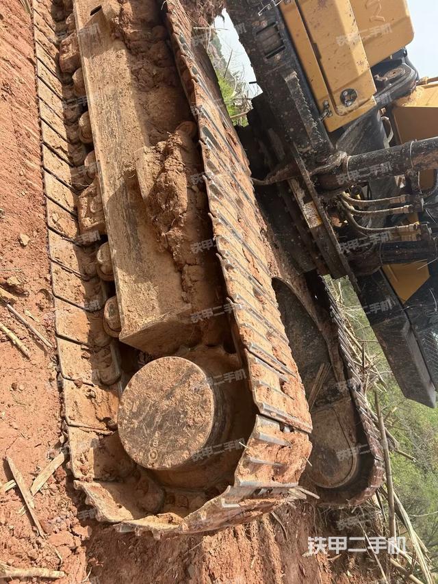 左驅(qū)動輪（行走機(jī)構(gòu)）