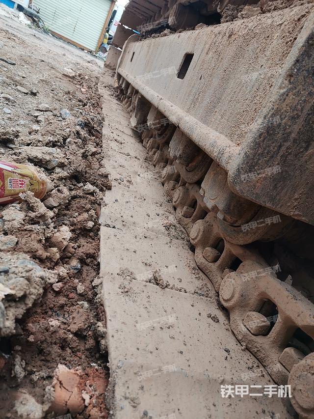 單側(cè)履帶整體（整機(jī)外觀）