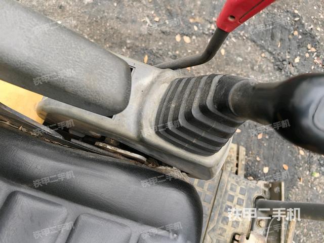 座椅右側(cè)控制臺/鑰匙門/油門/含右手柄（駕駛室部分）