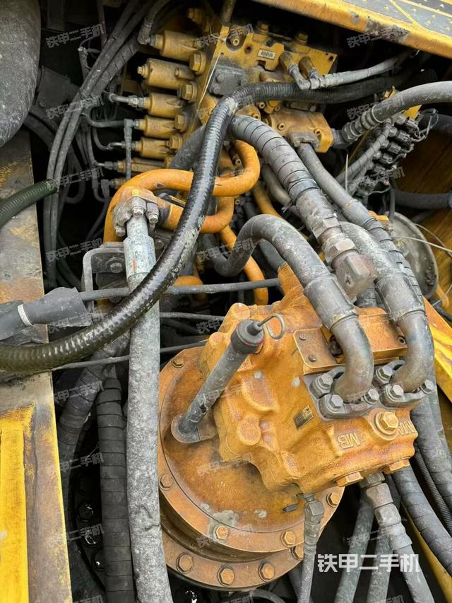 回轉馬達和主控閥（整機外觀）