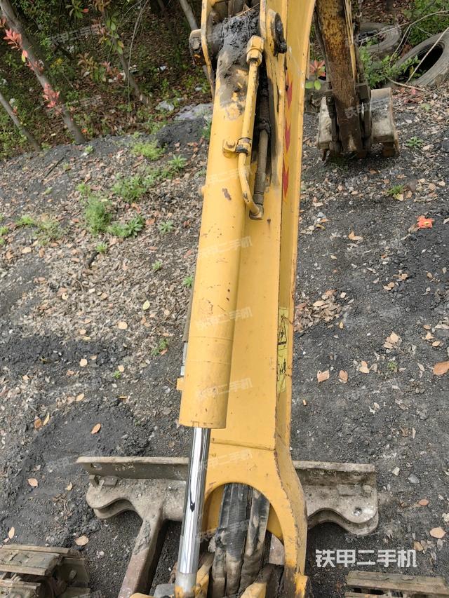 大臂根部?斜（工作和回轉(zhuǎn)裝置）