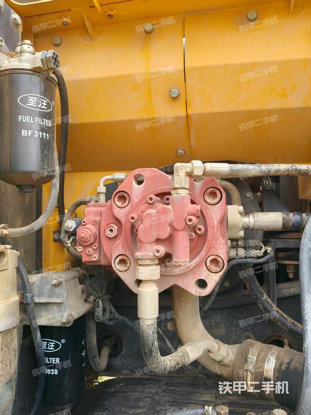 液壓泵艙室正面整體(整機(jī)外觀) 液壓泵艙室正面整體(整機(jī)外觀)