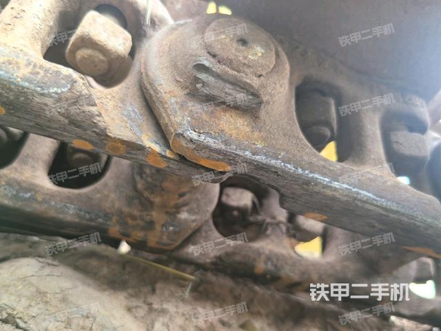 左驅(qū)動輪（行走機構(gòu)）