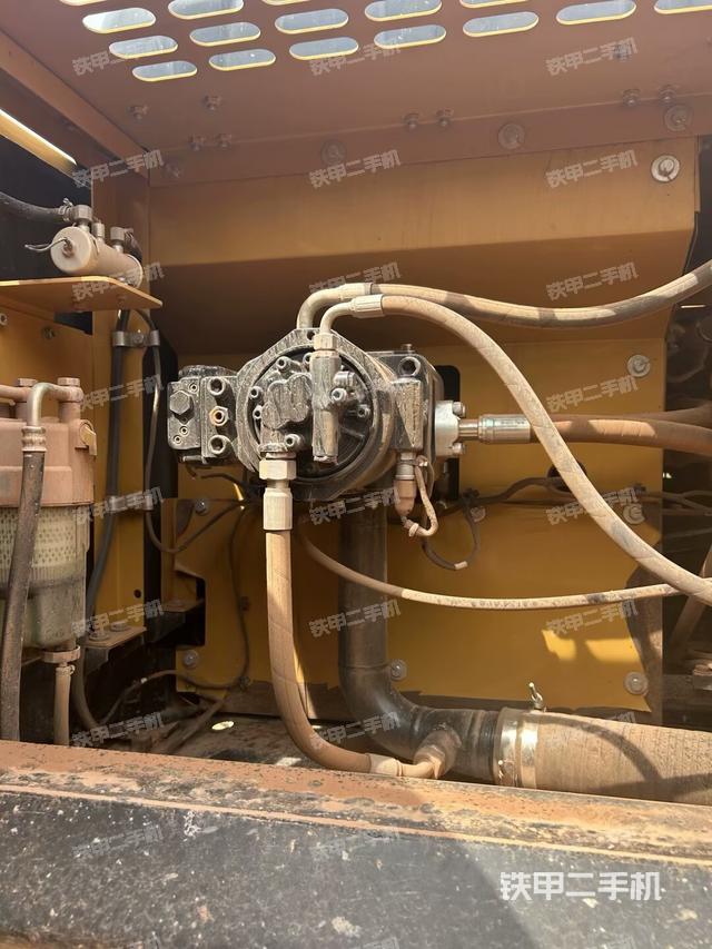 液壓泵斜45?左（大件艙室）