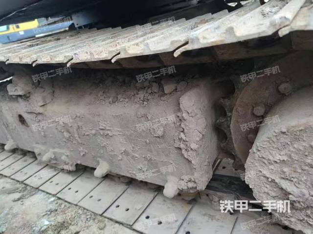 單側(cè)履帶整體(整機外觀) 單側(cè)履帶整體(整機外觀)