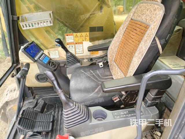 座椅右側(cè)控制臺/鑰匙門/油門/含右手柄（駕駛室部分）