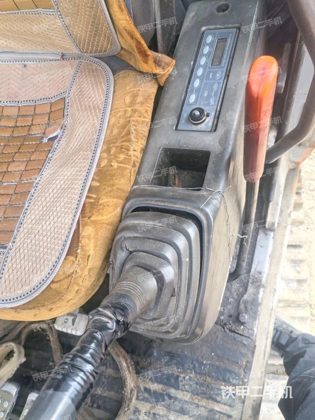 座椅左側(cè)控制臺(tái)/音響/含左手柄(駕駛室部分) 座椅左側(cè)控制臺(tái)/音響/含左手柄(駕駛室部分)