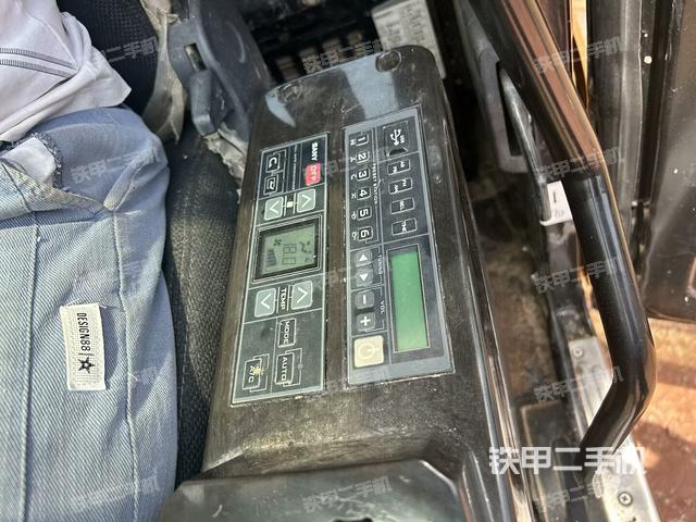 座椅右側(cè)控制臺/鑰匙門/油門/含右手柄（駕駛室部分）