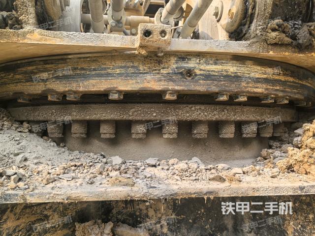 轉(zhuǎn)盤(pán)和下車架正前(工作和回轉(zhuǎn)裝置) 轉(zhuǎn)盤(pán)和下車架正前(工作和回轉(zhuǎn)裝置)