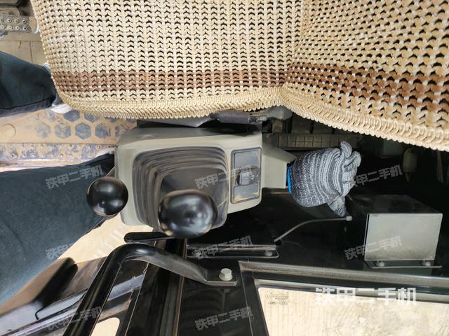 座椅左側(cè)控制臺/音響/含左手柄（駕駛室部分）