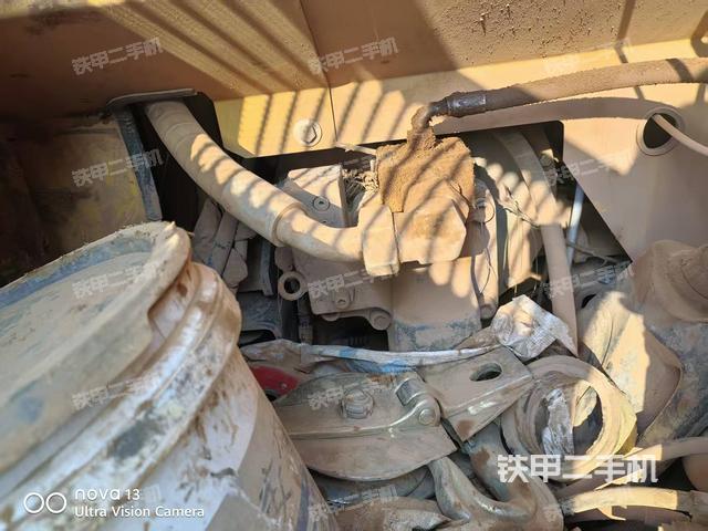 液壓泵艙室正面整體(整機(jī)外觀) 液壓泵艙室正面整體(整機(jī)外觀)